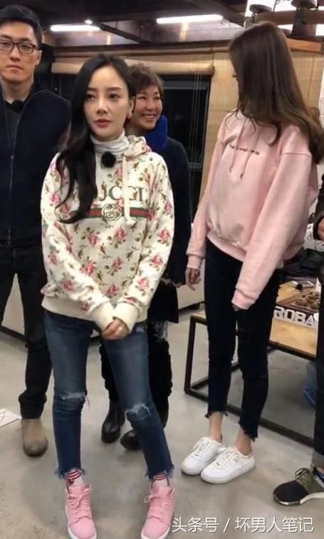 162.5cm的视觉落差:7年争议退场,44岁李小璐凭何独活? 162.5cm的视觉落差:7年争议退场,44岁李小璐凭何独活?